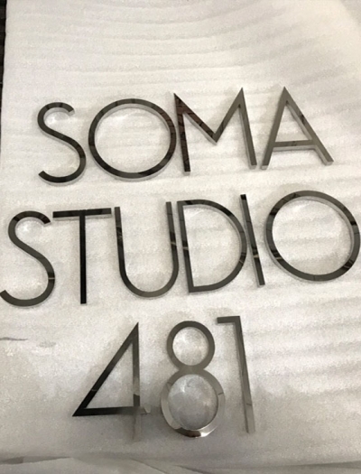 Chữ inox trắng gương Soma Studio