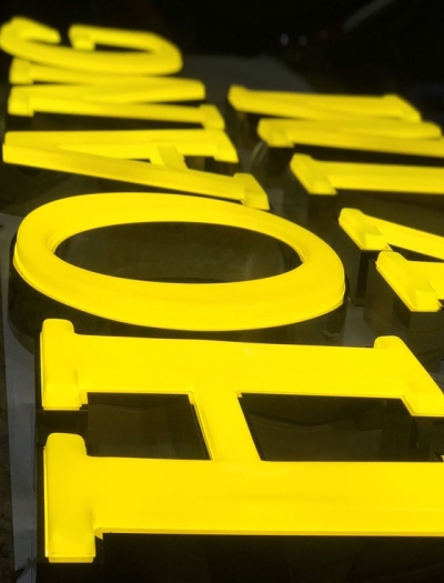 Chữ mica hút nổi Hoàng Kim