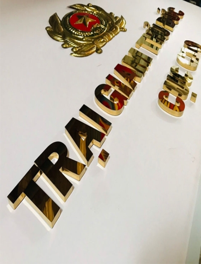 Bộ chữ inox vàng gương Trại giam