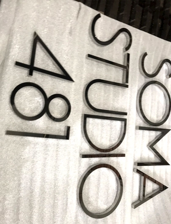 Chữ inox trắng gương Soma Studio