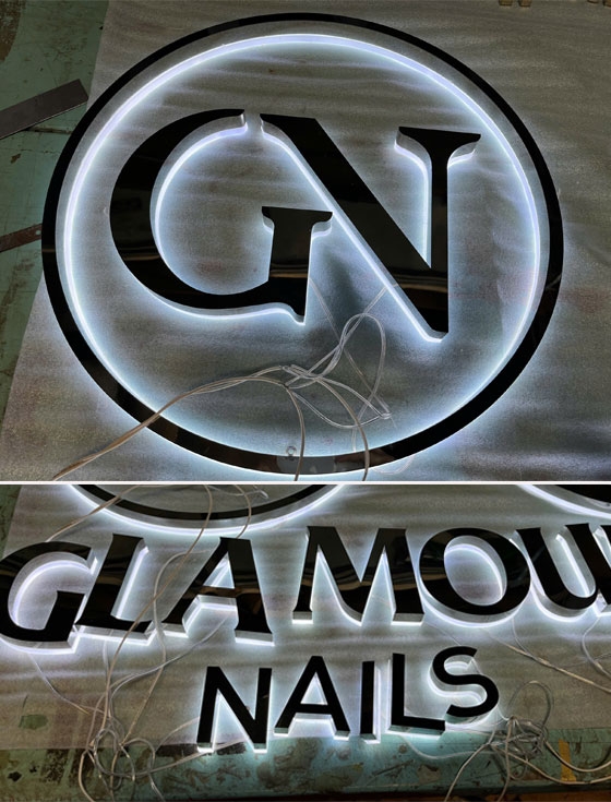 Chữ inox sáng chân tiệm nail Queen