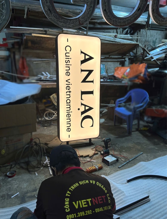 Hộp đèn mica An Lạc
