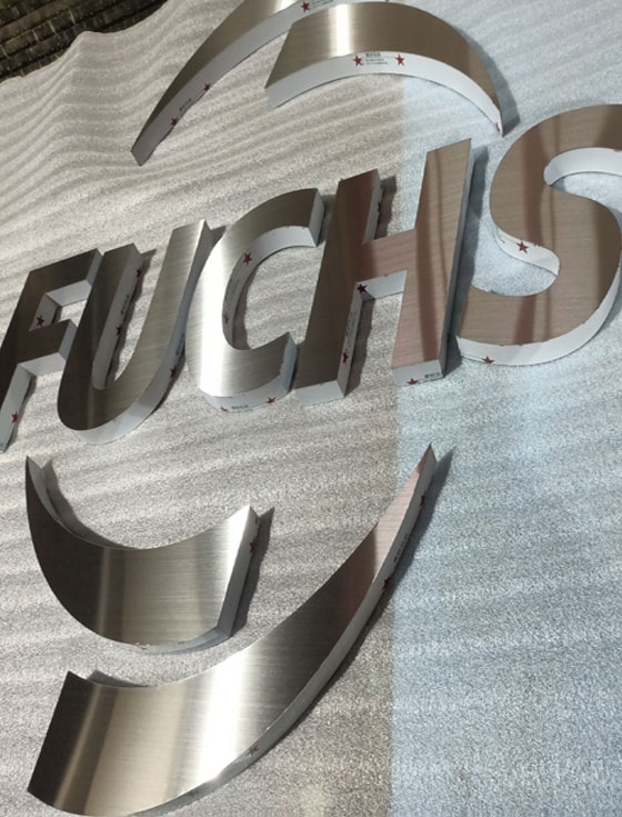 Chữ inox trắng xước Fuchs