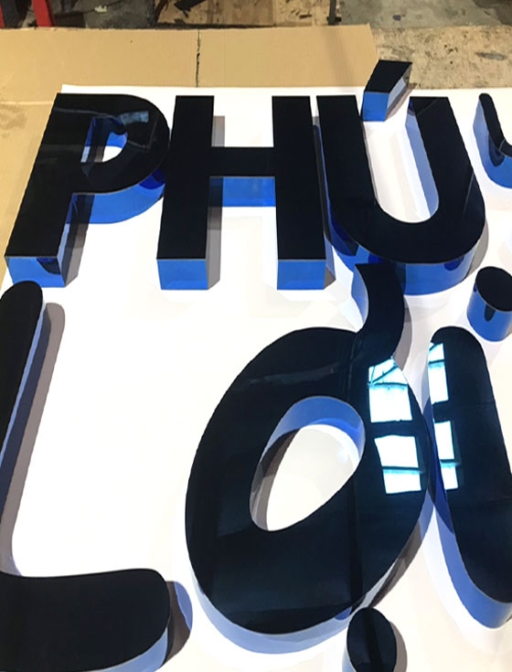 Chữ inox xanh dương gương Phú Lợi