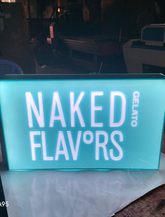 Hộp đèn quảng cáo Naked