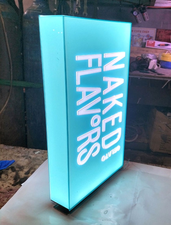 Hộp đèn quảng cáo Naked