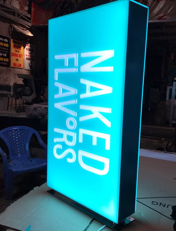 Hộp đèn quảng cáo Naked