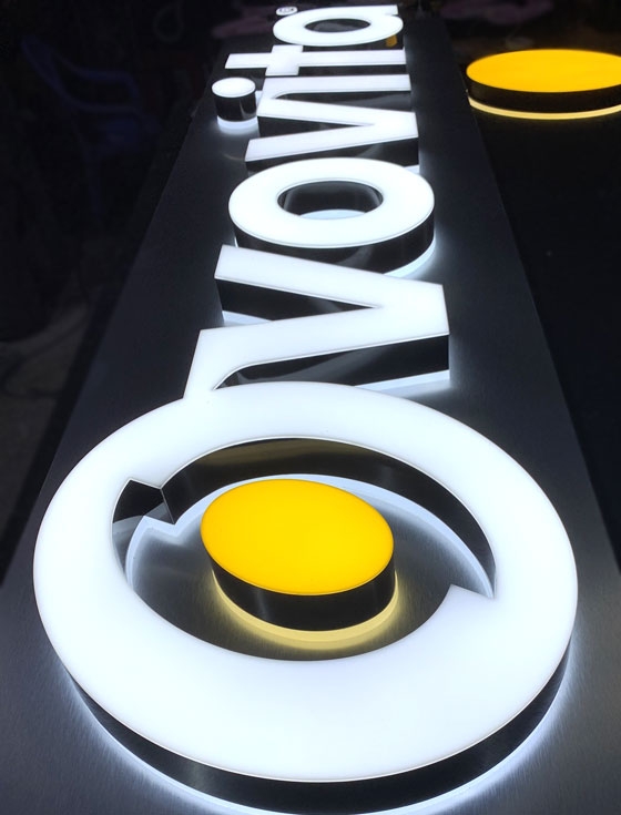 Biển hiệu chữ nhôm không gờ vovita