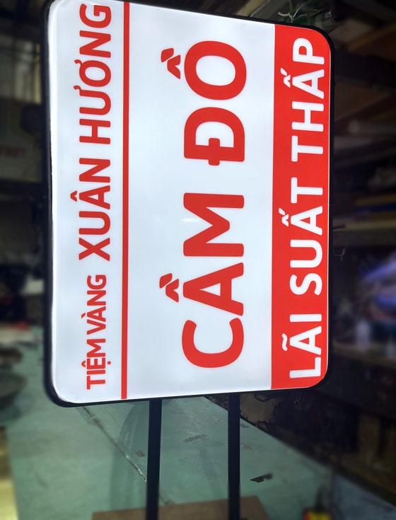 Hộp đèn mica hút nổi tiệm vàng